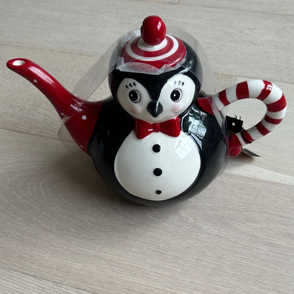 New carnival cottage by Johanna Parker & magenta Penguin Themed Black Red Teapot